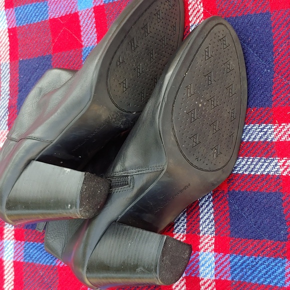 Adrienne Vittadini Black Leather Heel Ankle Boots in size 9 - Picture 9 of 13